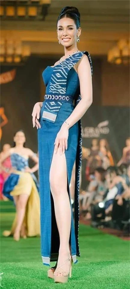 Không chỉ lạc lõng trong chiến thắng, Miss Grand ThaiLan 2019 còn bị chỉ trích bởi gương mặt đơ cứng, thiếu tự nhiên - Ảnh 10.