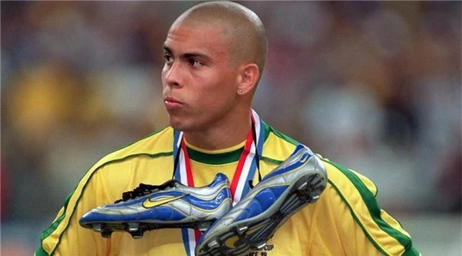 Ronaldo đã chơi mờ nhạt trong trận chung kết World Cup 1998 với Pháp.