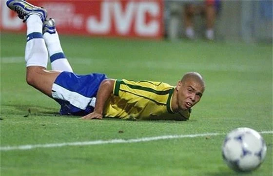 Ronaldo bị cơn động kinh vào buổi trưa hôm diễn ra trận chung kết World Cup 1998.