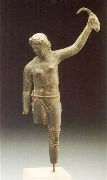 Bức tượng nữ đấu sĩ La Mã cổ đại với tư thế kỳ lạ. 