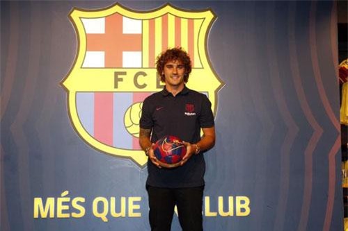 Antoine Griezmann rạng rỡ trong ngày tới Barcelona