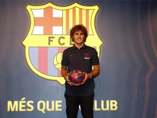 Antoine Griezmann rạng rỡ trong ngày tới Barcelona