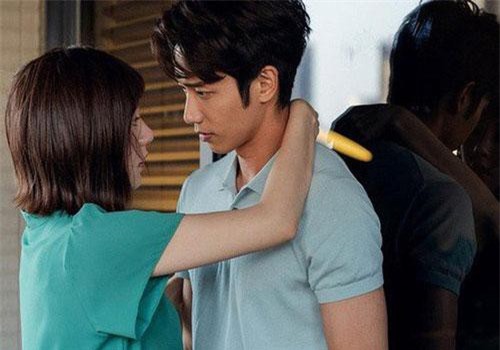 Nửa đêm tỉnh dậy nhìn bộ dạng của chồng, tôi hoảng hốt bật khóc rồi dần dần thoát ra khỏi nỗi đau tột cùng của mình