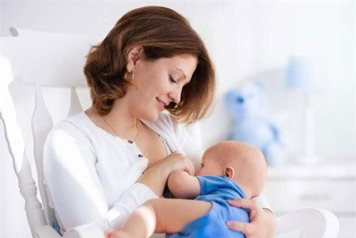 Thế giới có thể tiết kiệm 1 tỷ USD/ngày nếu nuôi con hoàn toàn bằng sữa mẹ