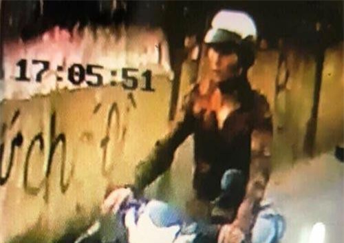 TPHCM: Bắt nghi can cứa cổ tài xế xe ôm cướp tài sản