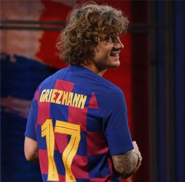 “Bom tấn” Griezmann rạng rỡ ra mắt Barcelona - 1