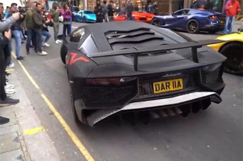 Clip: 'Choáng váng' với chiếc Lamborghini Aventador SV được đính toàn kim cương 