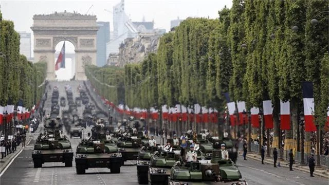 Pháp diễu binh quy mô lớn mừng Quốc khánh - Ảnh 2.
