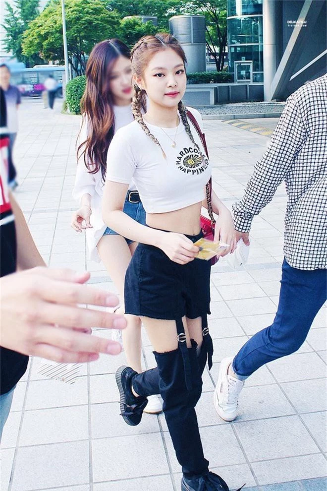 So sánh body bỏng mắt của Dương Mịch và Jennie khi diện croptop: Nữ thần Cbiz thua mỹ nhân BLACKPINK ở 2 bức ảnh để đời - Ảnh 12.