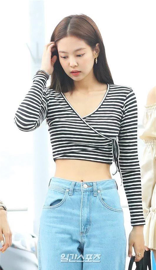 So sánh body bỏng mắt của Dương Mịch và Jennie khi diện croptop: Nữ thần Cbiz thua mỹ nhân BLACKPINK ở 2 bức ảnh để đời - Ảnh 13.