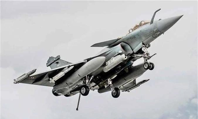 Su-30 cua An Do co gi hon Rafale ma phi cong Phap 