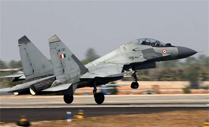 Su-30 cua An Do co gi hon Rafale ma phi cong Phap 