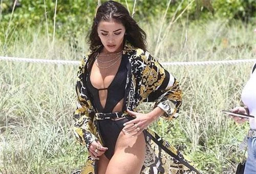 Hoa hậu hoàn vũ Olivia Culpo gợi cảm sải bước trên bãi biển Miami ngày 14/7 vừa qua