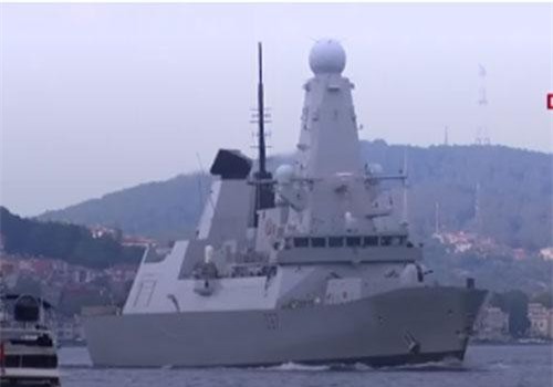 Clip: Tàu khu trục HMS Duncan của Anh tiến vào vùng biển sát Iran giữa lúc căng thẳng