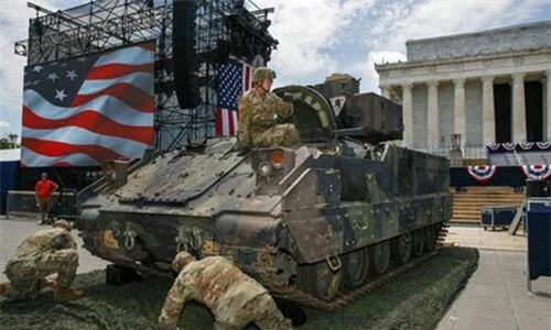 Xe chiến đấu bộ binh M2A3 Bradley của Mỹ trong dịp 4-7