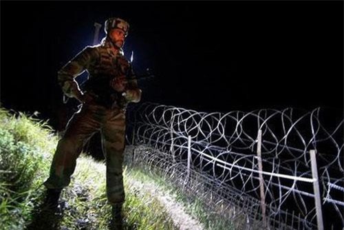 Binh sỹ Ấn Độ bắn chết người Pakistan định vượt biên