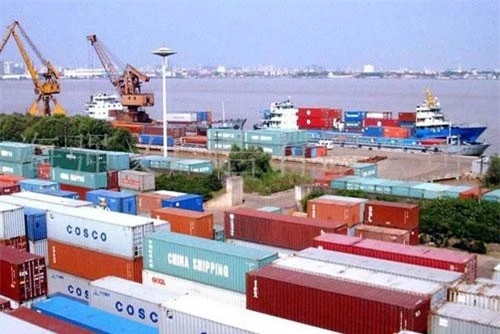 Tổng trị giá nhập khẩu của Việt Nam cũng đạt gần 121 tỷ USD, tăng 8,9% so với năm ngoái.