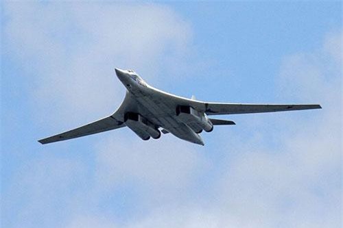 Máy bay ném bom Tu-160 của Nga bay qua biển Baltic