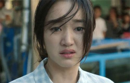 Chăm con dâu ở cữ mà mẹ chồng cứ sáng đi, tối muộn mới về, tôi chỉ biết sự thật khi thấy phong bì trong túi áo bà