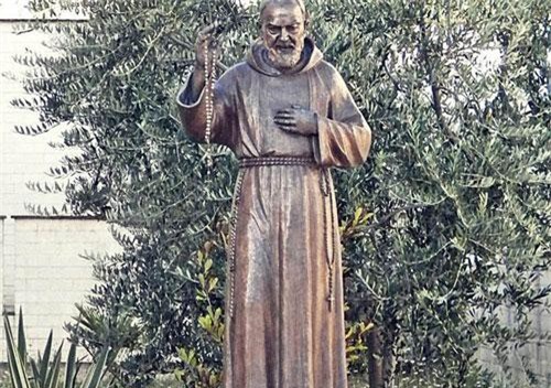 Bí ẩn về những bức tượng có thể khóc ra máu: Hiện tượng siêu nhiên hay trò lừa gạt?