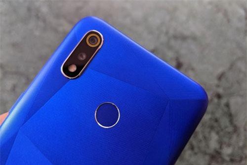 Cận cảnh smartphone camera kép, 4.230 mAh, giá gần 3 triệu