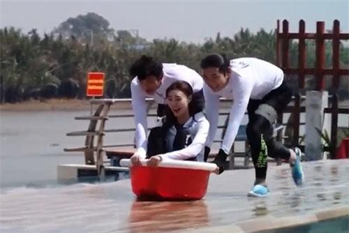 CLIP: Ninh Dương Lan Ngọc vô tư kể xấu các thành viên Running Man, tiết lộ mối quan hệ với Liên Bỉnh Phát