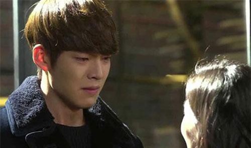 Ruồng bỏ người yêu nghèo cùng cái thai, 1 năm sau rớt nước mắt ngày gặp lại