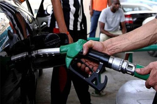 Công chức sử dụng điện, nước, xăng dầu… vượt định mức sẽ bị phạt tiền