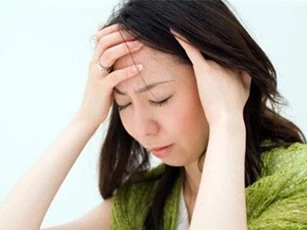 Choáng váng phát hiện chồng ngoan hiền “say nắng” bạn học cũ