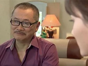 Bố chồng giới thiệu mẹ kế, tôi bủn rủn tay chân khi nhận ra đó chính là