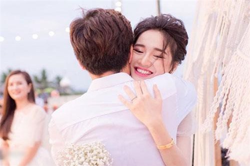 Trường Giang - Nhã Phương hé lộ loạt ảnh cực đẹp sau gần 1 năm kể từ lễ đính hôn bí mật