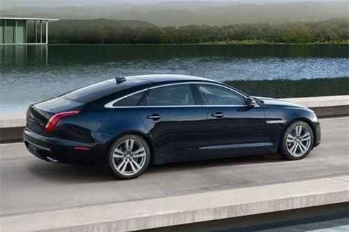 7. Jaguar XJ.