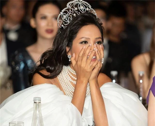 Hoa hậu H’hen Niê xúc động nhìn lại 2 năm nhiệm kỳ - 3