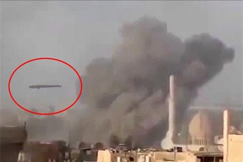 CLIP: UFO kỳ quái xuất hiện trước vụ đánh bom kinh hoàng ở Syria