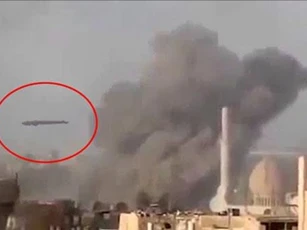 CLIP: UFO kỳ quái xuất hiện trước vụ đánh bom kinh hoàng ở Syria