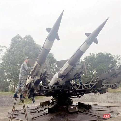 Truyền thông Trung Quốc vừa cho đăng tải những hình ảnh mới nhất về các tổ hợp tên lửa S-125 hiện đang được sử dụng trong biên chế Quâng chủng Phòng không - Không quân Việt Nam. Nguồn ảnh: Viettimes.