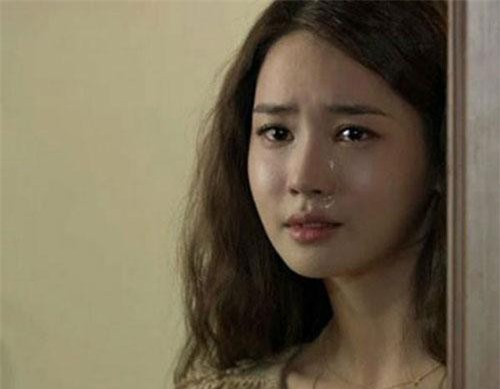 Ly hôn người chồng cục mịch để lấy anh nhạc sĩ, đằng sau cánh cửa là sự thật