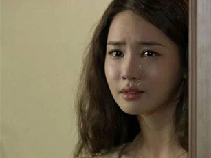 Ly hôn người chồng cục mịch để lấy anh nhạc sĩ, đằng sau cánh cửa là sự thật