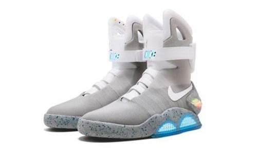 Không tưởng: Đôi giày thể thao được bán đấu giá hơn 3,7 tỷ đồng