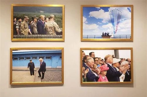 Bức ảnh về cuộc gặp lịch sử Trump - Kim (trái, dưới) được treo trong Nhà Trắng (Ảnh: Jennifer Jacobs/Twitter)