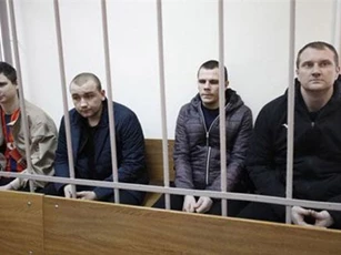 Tòa án Nga gia hạn giam giữ 6 thủy thủ Ukraine