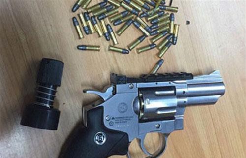 Cần Thơ: Truy tố cựu công an phường trộm súng mang bán