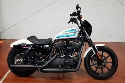 2. Harley-Davidson Iron 1200 2019 (giá khởi điểm: 9.999 USD).