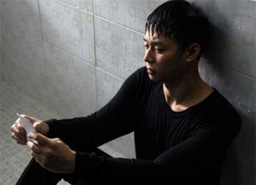 Con càng lớn càng không giống bố, tôi đay nghiến vợ rồi chết lặng trước sự thật