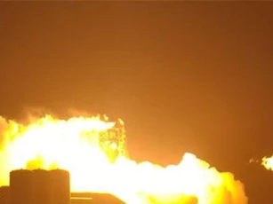 Clip: Tên lửa thử nghiệm của SpaceX bốc cháy dữ dội trên bệ phóng