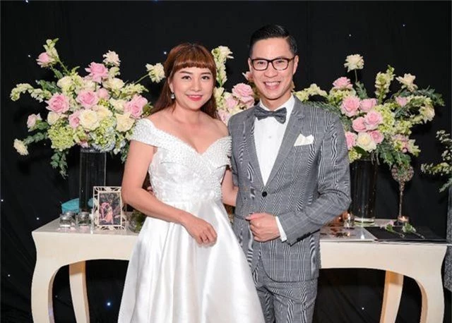 Ca sĩ Thu Thủy và chồng kém 10 tuổi chia sẻ ngọt ngào trong tiệc cưới - 10