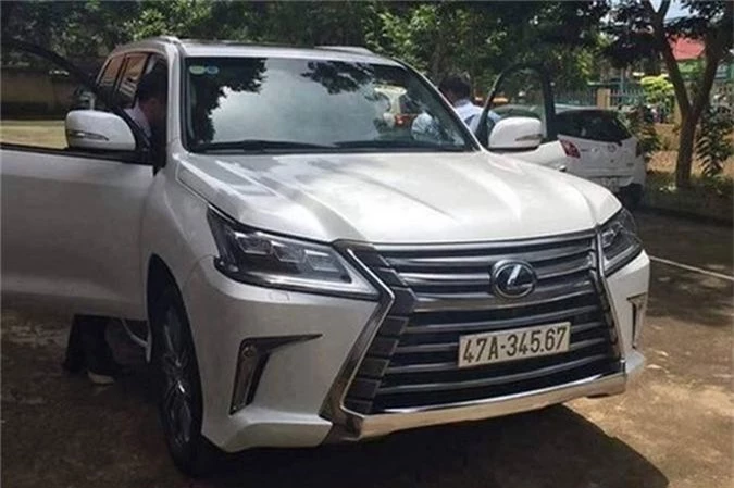 Choang vang dan xe Lexus LX570 bien so sieu dep hinh anh 13