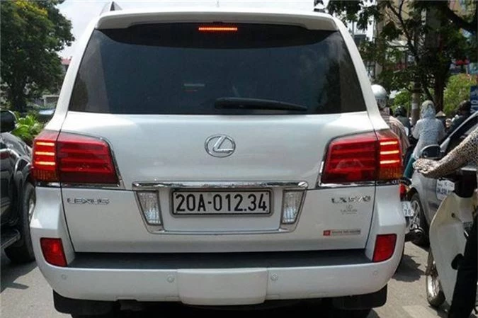 Choang vang dan xe Lexus LX570 bien so sieu dep hinh anh 8