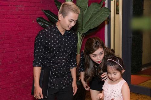 Vợ chồng Hoài Lâm công khai xuất hiện sau khi kể chuyện ở ẩn, lái xe kiếm tiền sống qua ngày