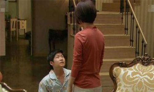 Xách vali đến nhà bồ ở tưởng có thằng cu, ngày bồ đẻ chồng quỳ dưới chân vợ